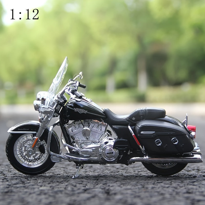 لعبة دراجة نارية مايستو 1:12 ديفيدسون 2013 FLHRC Road King الكلاسيكية المصبوبة - قبرص