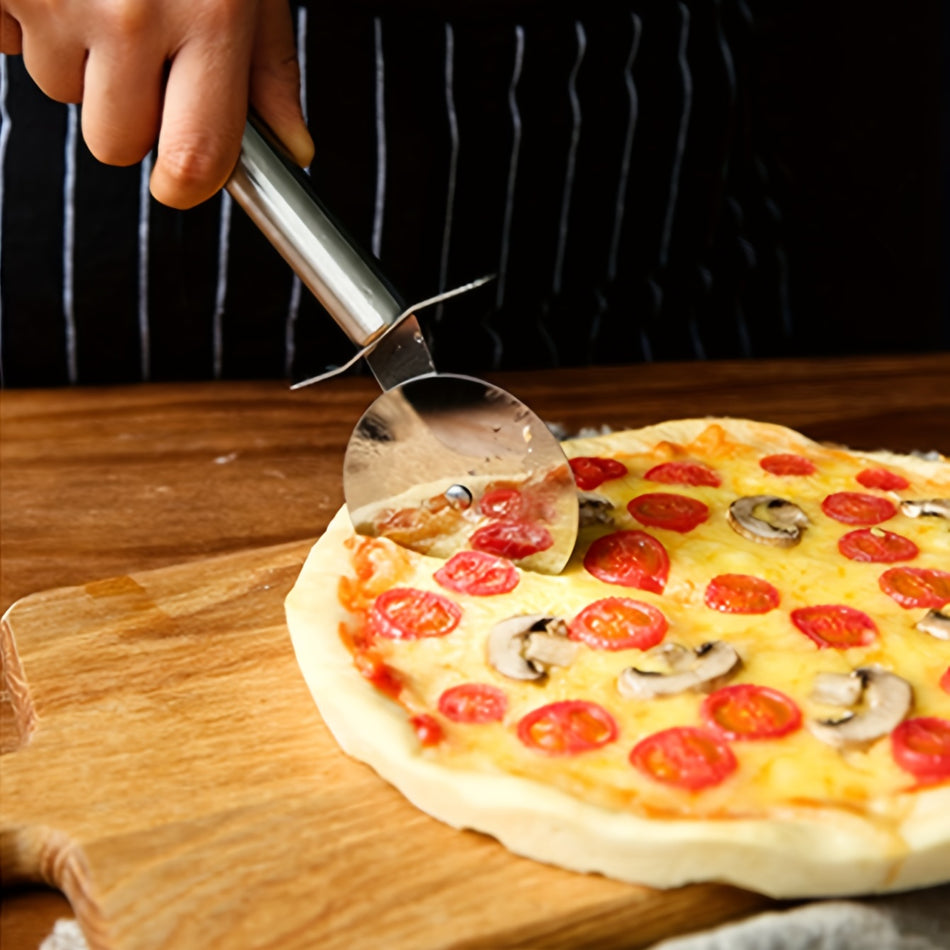 Paslanmaz çelik pizza tekerlek bıçağı ile mükemmel pizzaları zahmetsizce dilimleyin