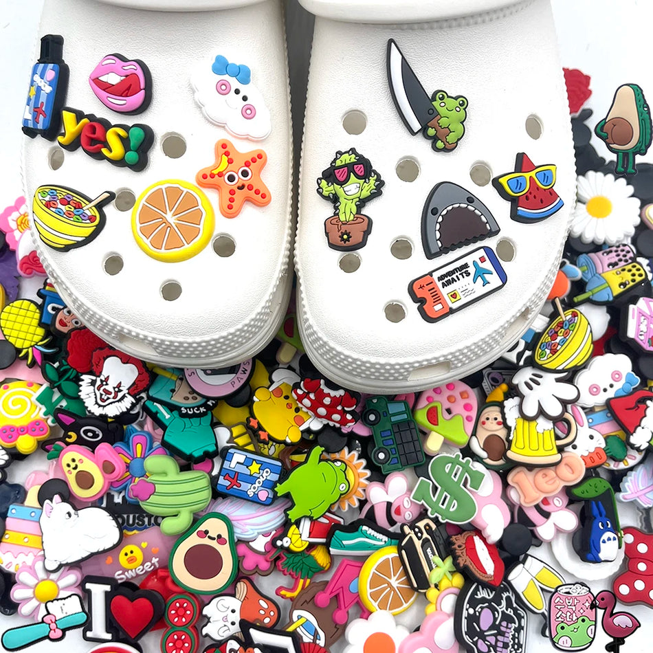 Miniso Random Mixed Shoe Charms - 30-100pcs PVC Disney & Αξεσουάρ Sanrio