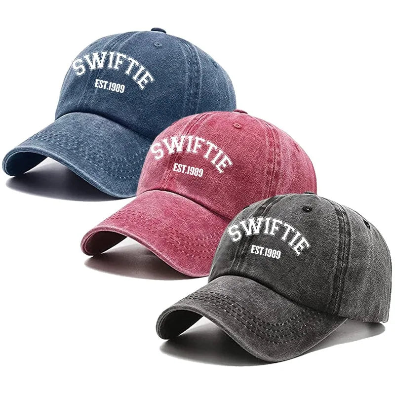 Gorra de béisbol unisex con estampado de letras rosas SWIFTIE 